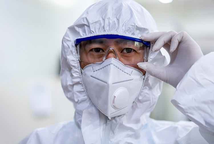 DuPont accelerates its PPE response